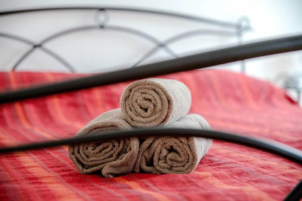 Ferienwohnung Dodo Red - The House Of Travelers Como Apartment
